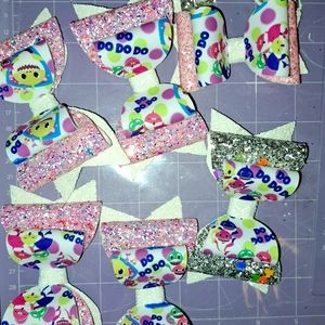 Baby shark cocomelon hair bow (clip)